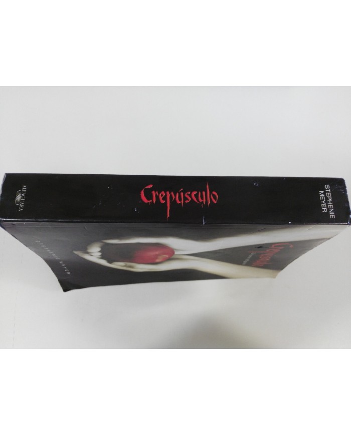 Crepusculo UN AMOR PELIGROSO Stephenie Meyer LIBRO 2009 ALFAGUARA 504 PGS