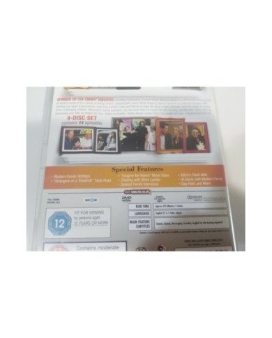 Modern Family THE COMPLETE SEASON 2 SECOND - 4 X DVD ENGLISH REGION 2 - 3T Modern Family THE COMPLETE SEASON 2 SECOND - 4 X DVD ENGLISH REGION 2 - 3T