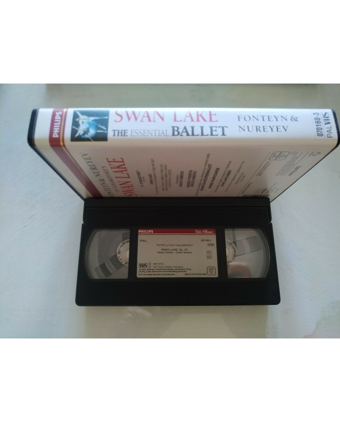Swan Lake Fonteyn & Nureyev Tchaikovsky Essential Ballet - VHS Cinta Tape - 4T